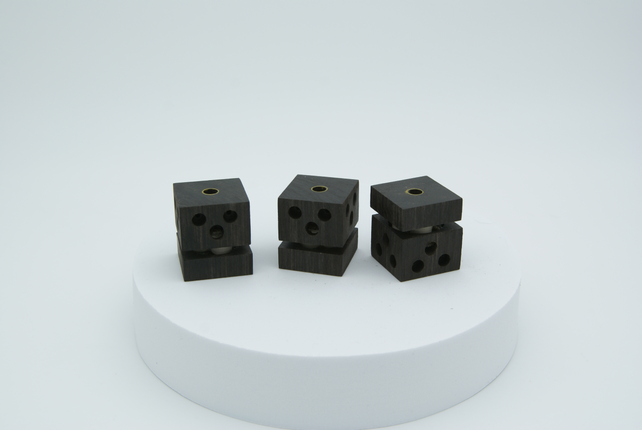 MINO Leoto - Gerätefüße für HiFi-Geräte  -  aus Naturmaterialien (3er Set)